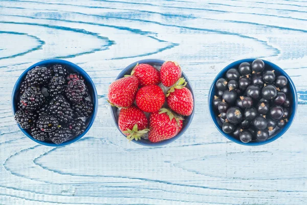 Berries on Wooden background, bowl of Cherry, currant, blueberries, gooseberries, raspberries, blackberries, strawberries, apricots. — Stock Photo, Image