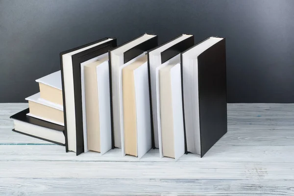 Open Boek Hardback Zwart Wit Boeken Houten Tafel Terug Naar — Stockfoto