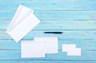 Kurumsal ileti örneği mockup ayarlayın. Boş beyaz dokulu marka kimliği öğeleri