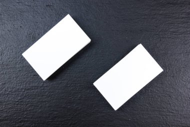 Kurumsal ileti örneği mockup ayarlayın. Boş beyaz dokulu marka kimliği öğeleri