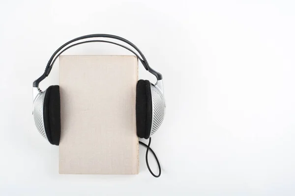 Audiolivro Sobre Fundo Branco Fones Ouvido Colocar Livro Capa Vazia — Fotografia de Stock