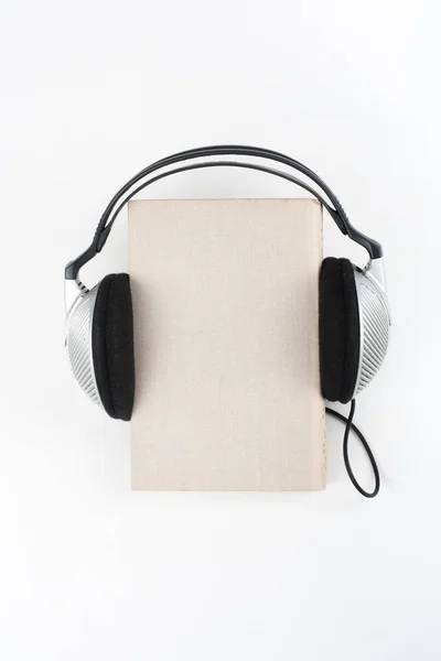 Livre Audio Sur Fond Blanc Écouteurs Mis Livre Couverture Vide — Photo