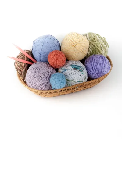 Fils Colorés Sur Fond Blanc Épinglettes Fils Laine Pour Tricot — Photo