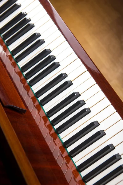 Piano de perto, palmas de piano. Contexto . — Fotografia de Stock