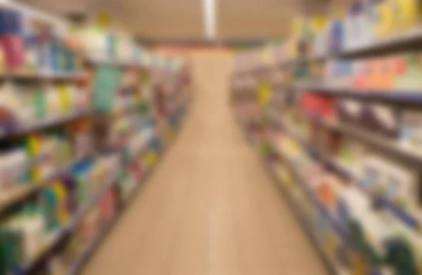 Blur fundo abstrato de pessoas que compram no supermercado, produtos em prateleiras, Supermercado com bokeh, desfoque do cliente, cor vintage. — Fotografia de Stock