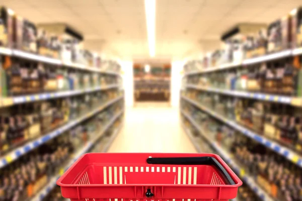 Resumen borrosa foto de la tienda con cesta en fondo bokeh grandes almacenes. concepto de negocio. —  Fotos de Stock