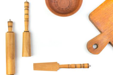 Beyaz Arkaplan 'daki ahşap mutfak aletleri seti. Üst Manzara. Metin için alanı kopyala.