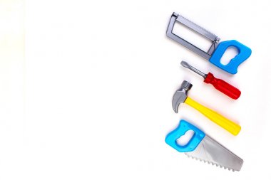 Oyuncak. Beyaz arka planda dekorasyon ve yenileme için profesyonel onarım araçları. Elektrikli aletler. Üst Manzara. Metin için alanı kopyala.