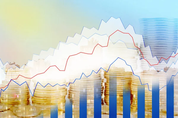 Şehir, Borsa ve finans ve bankacılık, yatırımlar, ticaret, grafik, Dijital ekonomi kavramı için sikke satırları grafik çift pozlama. — Stok fotoğraf