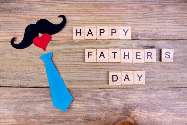 Ahşap arka planda Babalar günü kutlu olsun. Aşkın sembolleri, baba, adam. mutlu Sevgililer günü arka plan. yazıt için kopya alanı.