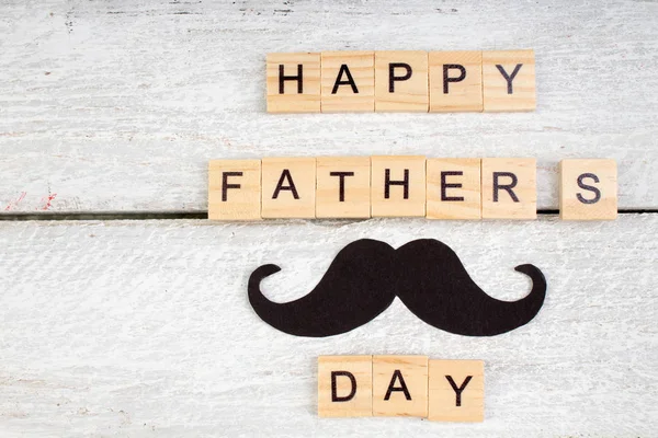 Ahşap arka planda Babalar günü kutlu olsun. Aşkın sembolleri, baba, adam. mutlu Sevgililer günü arka plan. yazıt için kopya alanı.