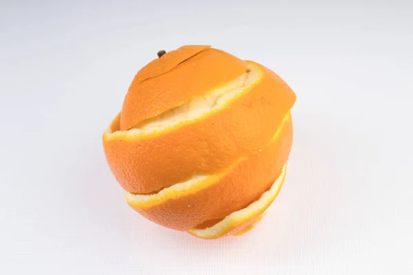 Orange Med Skalade Spiral Hud Isolerad Vit Bakgrund — Stockfoto