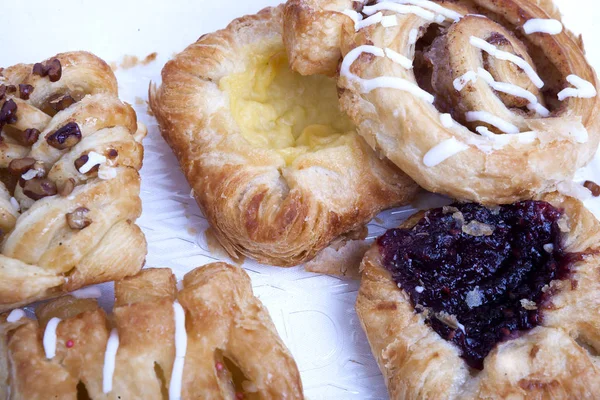 Pastelaria Dinamarquesa Sobre Fundo Branco — Fotografia de Stock