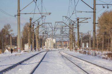 Rus kış tren. Karlı raylar