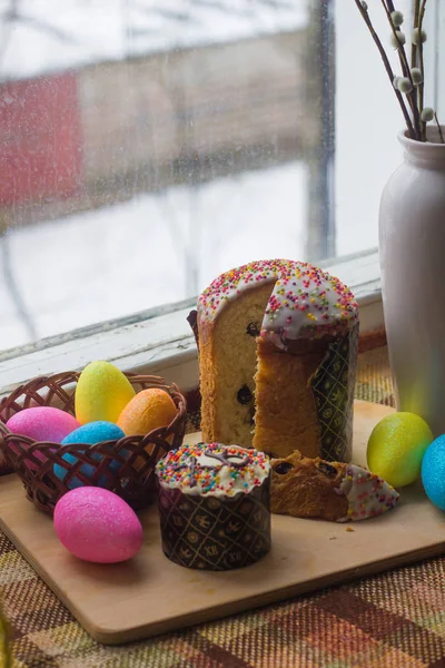 Easter Cake Dyed Eggs Religious Holiday Easter — Stock Photo, Image