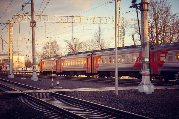 Comboio Russo Caminhos Ferro Russos Ferrovia Primavera Pôr Sol — Fotografia de Stock