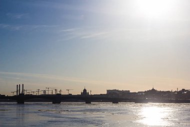 Neva Nehri üzerinde St. Petersburg köprü