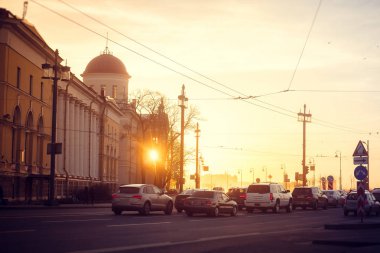 Bahar gün batımında St Petersburg. Akşam ışığı. Akşam şehir. Rusya'nın şehirler. Antik kentin