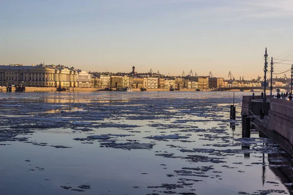 Rio Neva Primavera Pôr Sol São Petersburgo — Fotografia de Stock