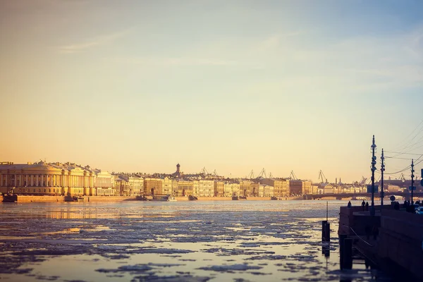 Rivier Neva Het Voorjaar Bij Zonsondergang Sint Petersburg — Stockfoto