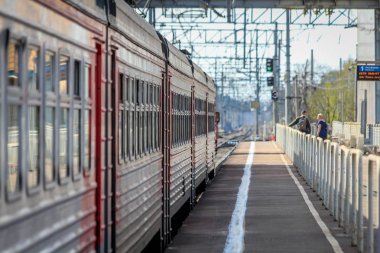 Rus tren platformrussia, Leningrad Region, Mayıs 2018 yaklaştı