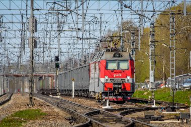 Railsrussia, istasyon Pargolovo, 8 Mayıs 2018 üzerinde Rus elektrikli tren