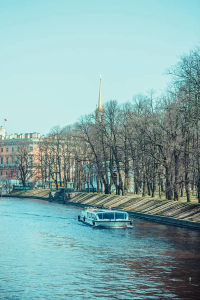 Rivier Boot Door Grachten Van Petersburgapril 2018 Petersburg Rusland — Stockfoto