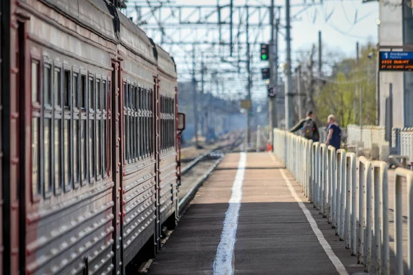 Ryska Tåget Närmade Sig Platformrussia Leningrad Region Maj 2018 — Stockfoto