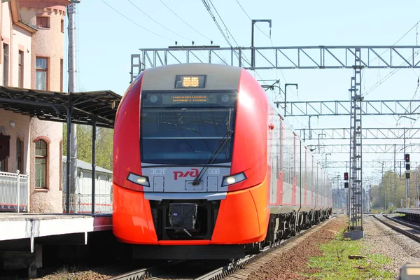 Eletricista Russo Engolir Trem Trilhos Ferrovias Rússia Rússia Região Leningrado — Fotografia de Stock