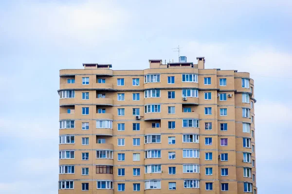 Windows Ett Högt Bostadshus — Stockfoto