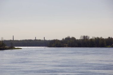 Neva Nehri bahar su dolu
