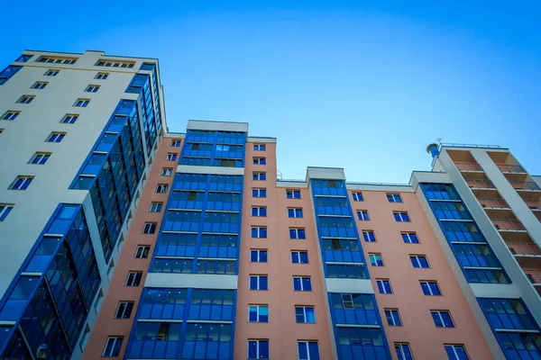 Ventanas Edificio Residencial Alto —  Fotos de Stock