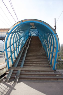 Yol yayalar için köprü