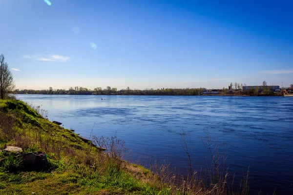 Rivière Neva Est Périphérie Ville Rivière Par Temps Ensoleillé Printemps — Photo