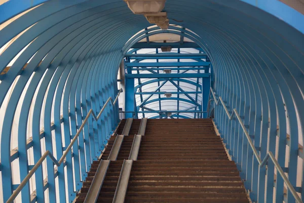 Brücke Über Die Straße Für Fußgänger — Stockfoto