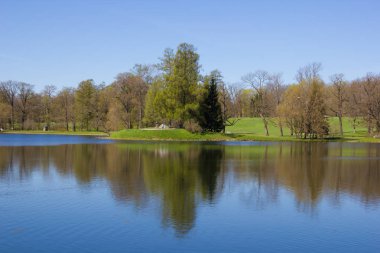 Bahar güneş Ekaterininsky park. Pushkin, Leningrad bölgesinde