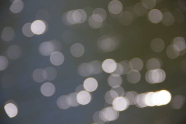 Su üzerinde parlama bokeh
