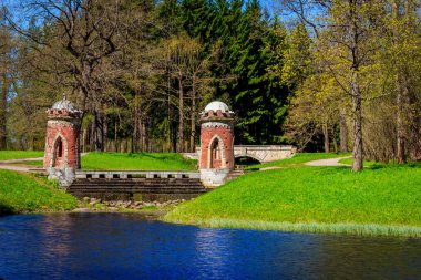 Bahar güneşli Catherine Park. Pushkin, Leningrad bölgesinde