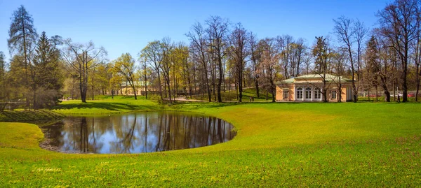 Bahar Güneşli Catherine Park Pushkin Leningrad Bölgesinde — Stok fotoğraf