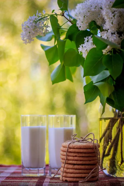 Букет Печива Келихів Молока Квітів — стокове фото