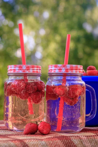 Zelfgemaakte Aardbeien Limonade Glazen — Stockfoto