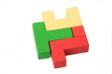 Beyaz bir arka plan üzerinde çocuk bulmaca