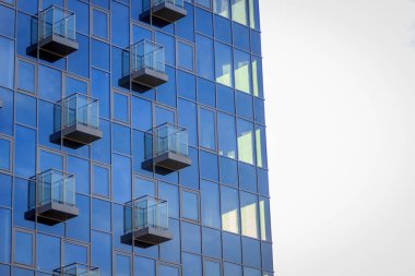 Windows mavi iş merkezi. Büyük iş merkezi. Windows binanın. Mavi pencere