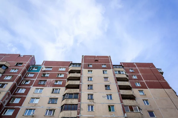 Windows Ett Högt Bostadshus — Stockfoto