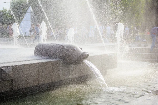 海喷泉在第300周年纪念的公园在圣 Petersburgjune 2018 — 图库照片