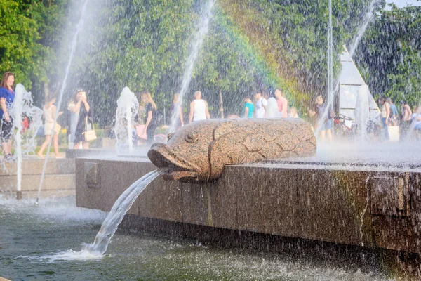海喷泉在第300周年纪念的公园在圣 Petersburgjune 2018 — 图库照片