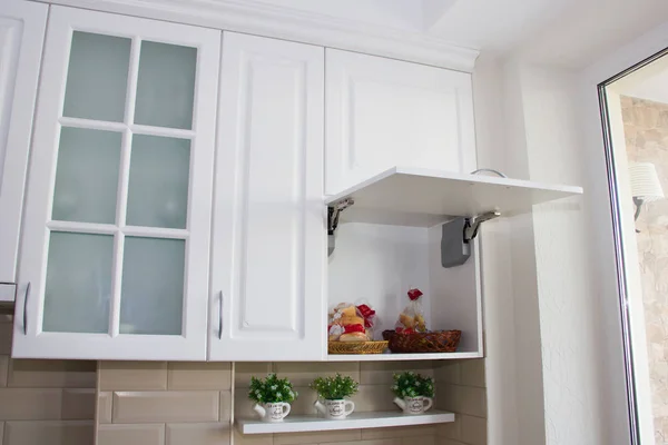 Kulit Putih Menggantung Rak Dapur — Stok Foto