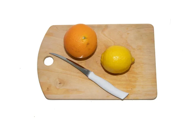 Taglio Arancia Una Lavagna Bianca Isolato Uno Sfondo Bianco Frutta — Foto Stock