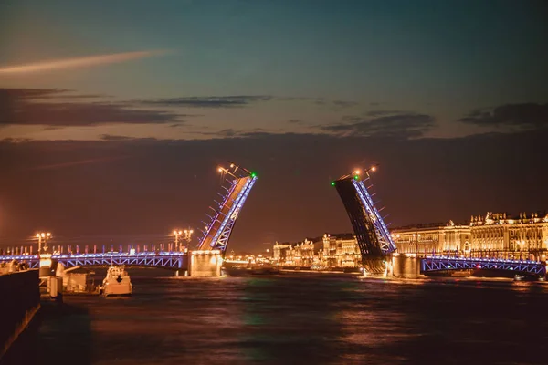 Divorcio Puentes San Petersburgo Ciudad Nocturna Rusia Río Neva Centro —  Fotos de Stock
