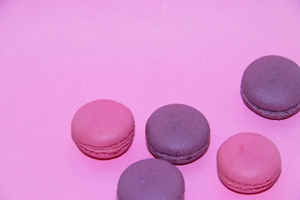 Makkaroni Auf Sanft Rosa Hintergrund Leckere Kuchen Zum Tee Dessert — Stockfoto
